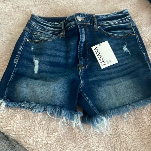 Zenana Blue Jean Shorts size Lg - Picture 1 of 3